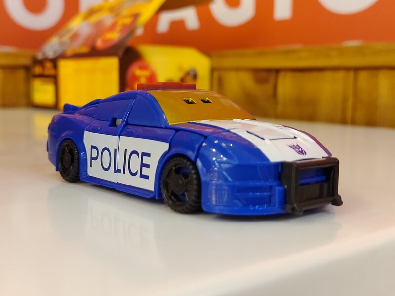 Transformers Authentics Bravo Barricade  (5 of 8)